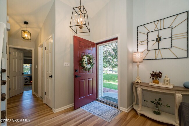 Building Photo - 18 Jaipur Ln