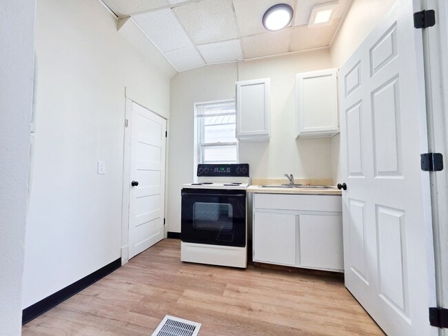 Building Photo - 135 E Main St