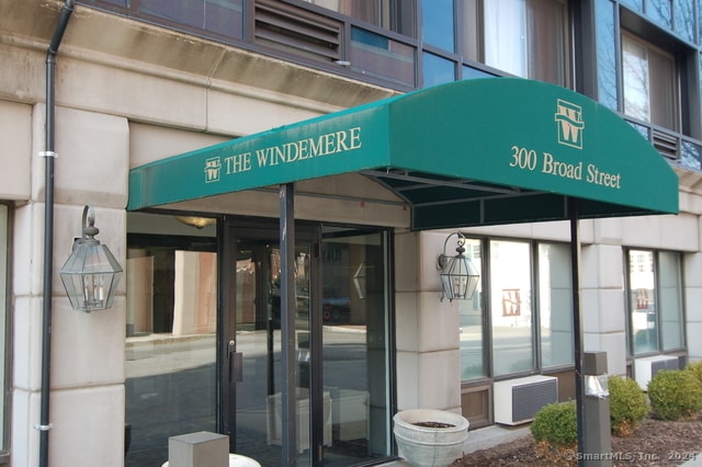 Building Photo - 300 Broad St