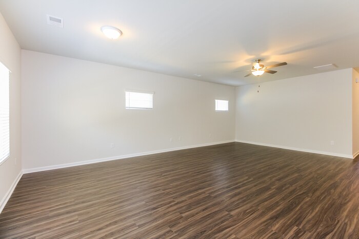 Building Photo - 215 Dorian Lp