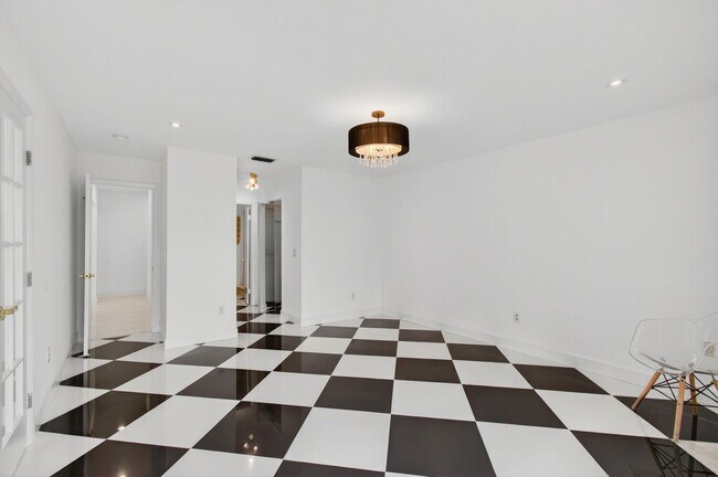 Building Photo - 6105 Via Laguna Ln