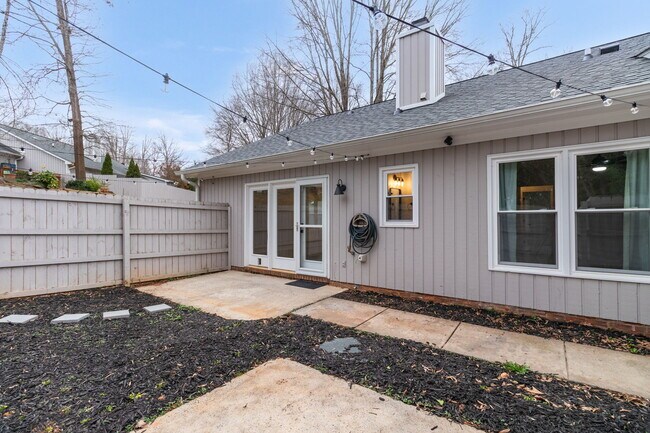 Building Photo - 1413 Grantland Pl
