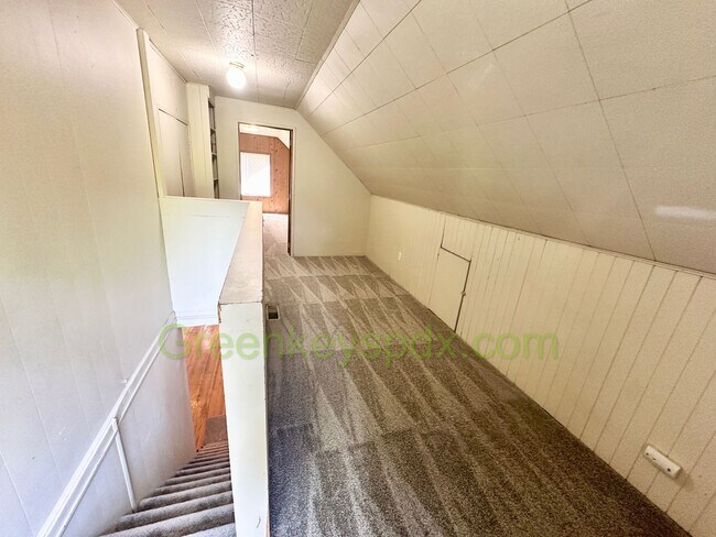 Building Photo - 3-Bedroom, 2-Bathroom House with Attached ...