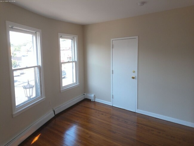 Building Photo - 2343 Barnum Ave