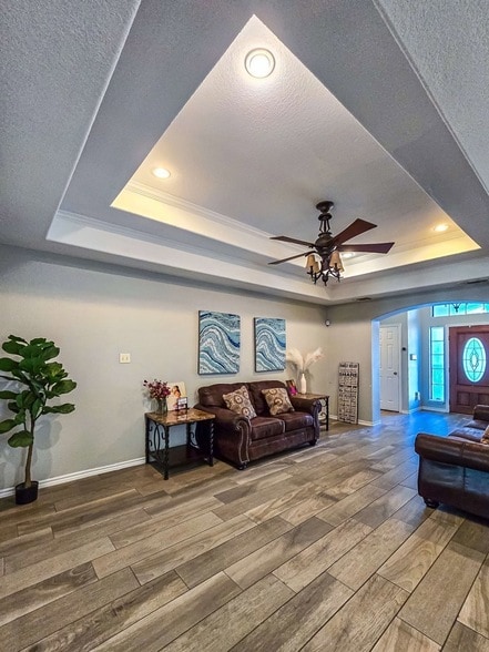 Building Photo - 2673 Crown View Drive