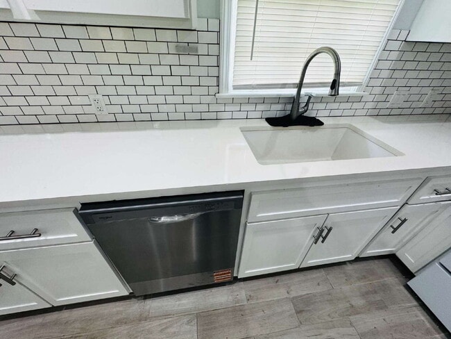 Building Photo - 3BR/2BA Cottage-Style Home, offering timeless character for Lease