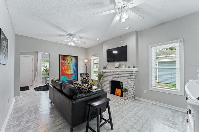 Building Photo - 914 8th St N