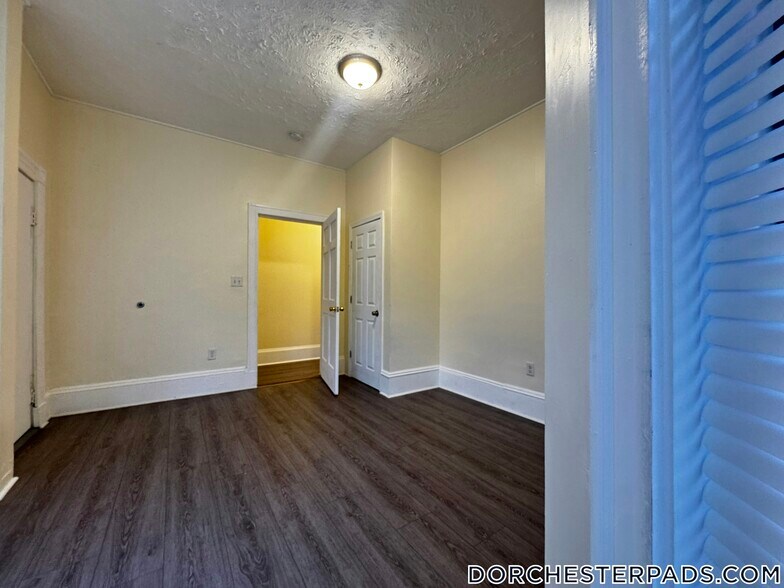 Building Photo - 81 Ruthven St