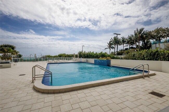 Building Photo - 6917 Collins Ave