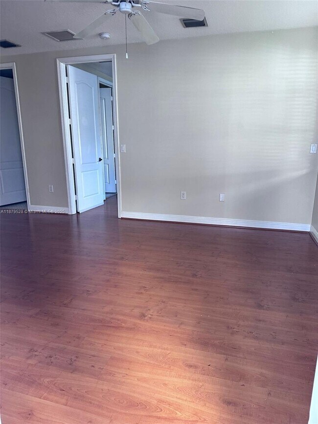 Building Photo - 1331 SW 3rd Ct