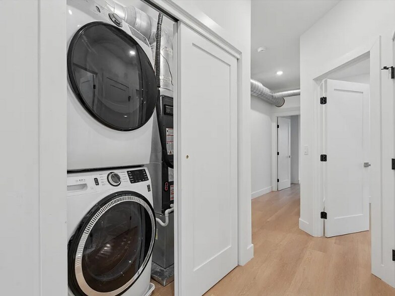 Building Photo - 178 W Seymour St