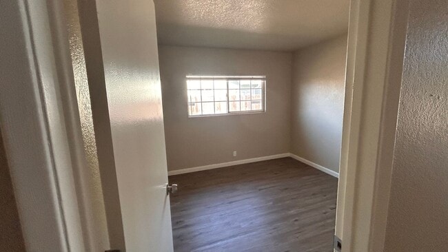 Building Photo - 738 Evergreen Way