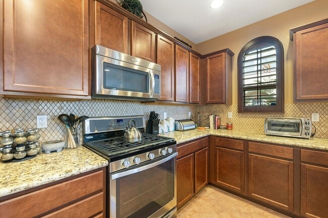 Building Photo - 52050 Rosewood Ln