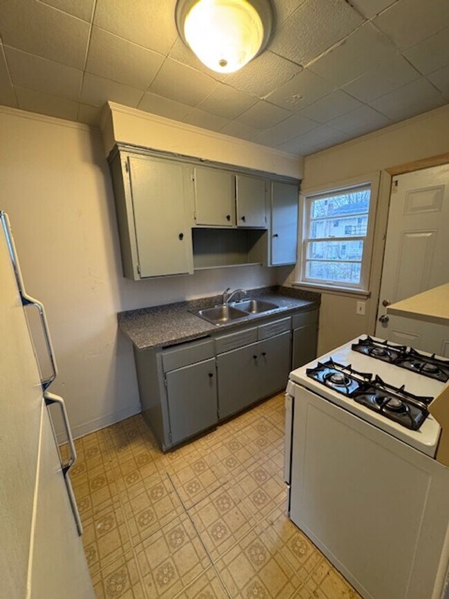 Building Photo - 1341 Fay Dr