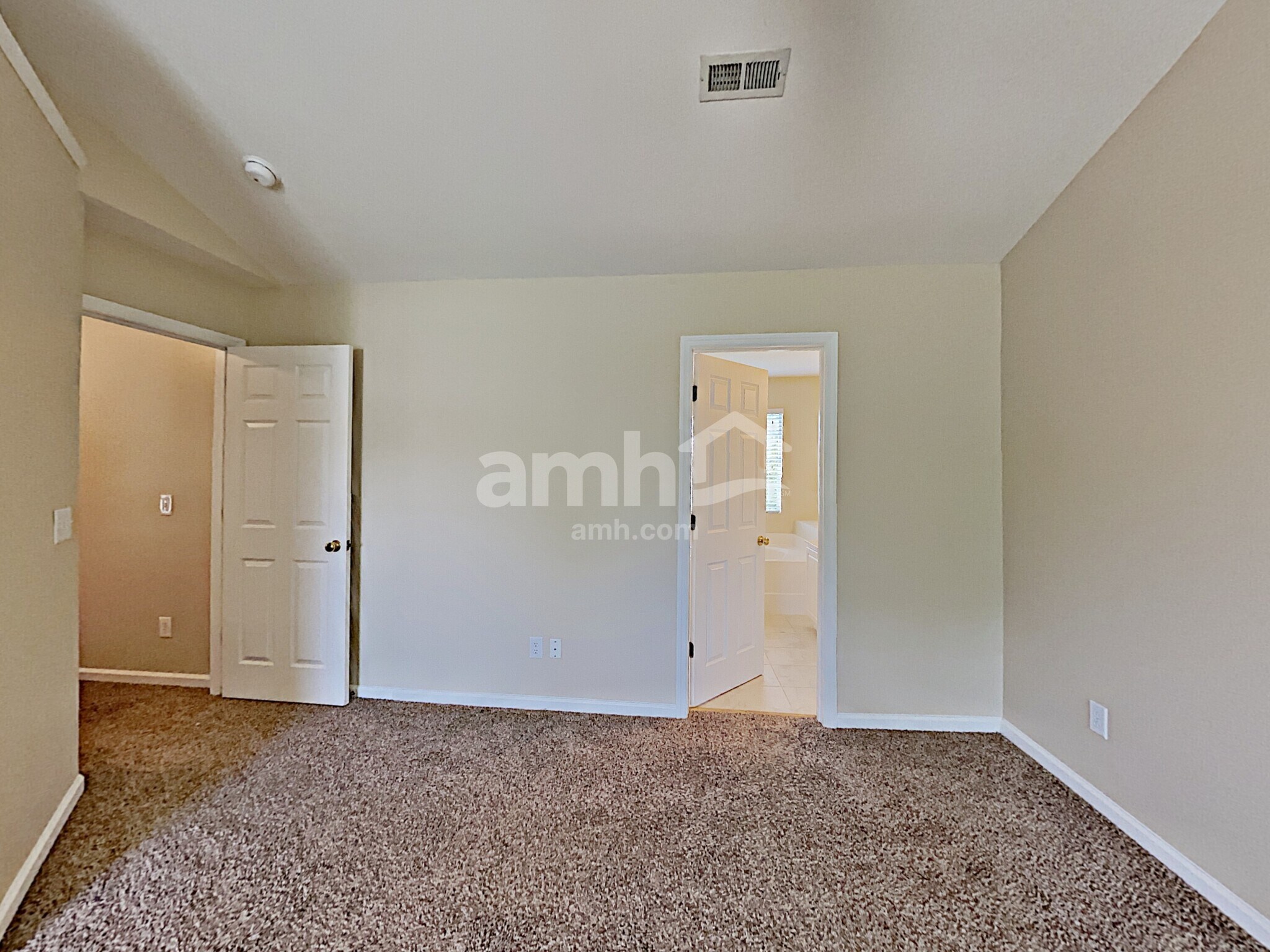 Building Photo - 147 Grove Ln S