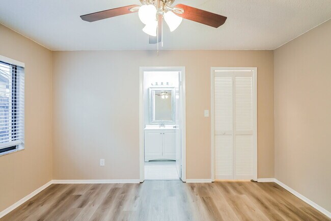 Building Photo - 1021 Wainright Dr