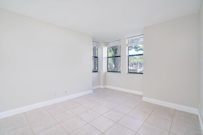 Building Photo - 1238 S Military Trail