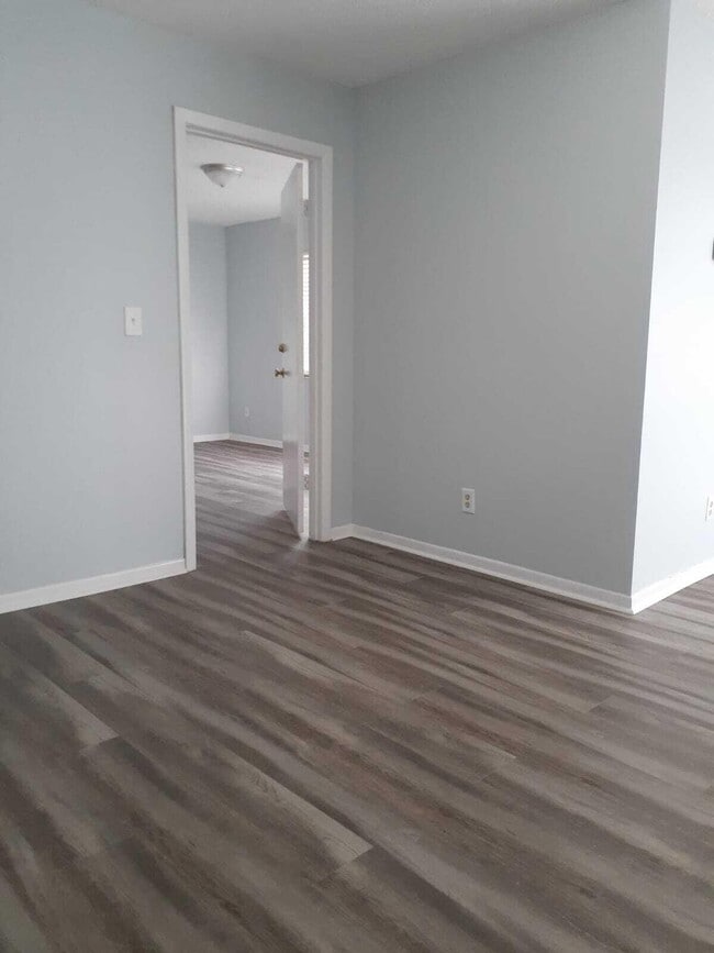 Building Photo - 4648 Summit Blvd