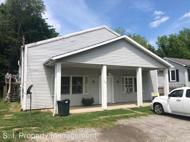 Primary Photo - 1706 N Russell St