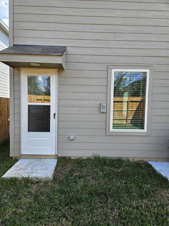 Building Photo - 21385 Carosella Dr