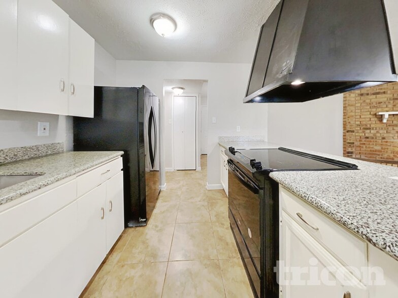 Building Photo - 5030 Ridgecreek Dr