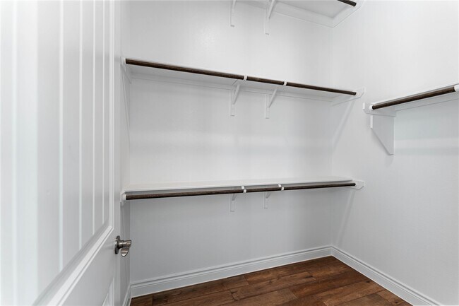 Building Photo - 3710 Highcliffe Dr