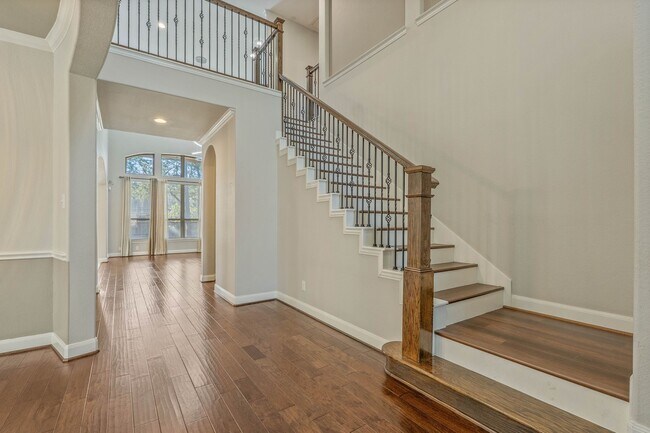 Building Photo - 166 Lindenberry Cir