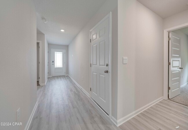 Building Photo - 282 Boggy Creek Way