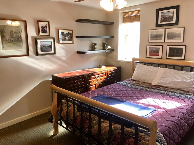 Building Photo - 711 Clymer St