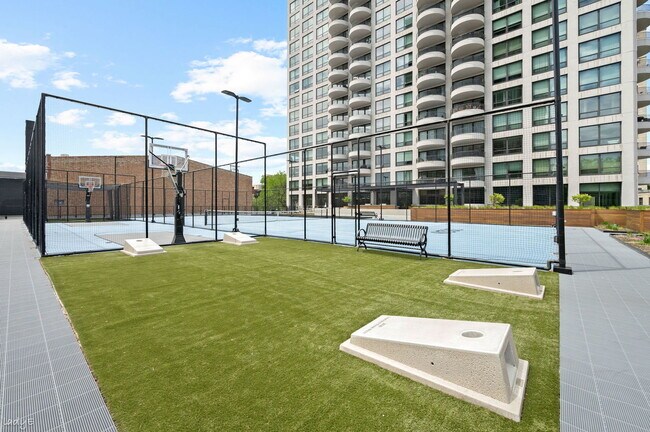Building Photo - 2020 N Lincoln Park W