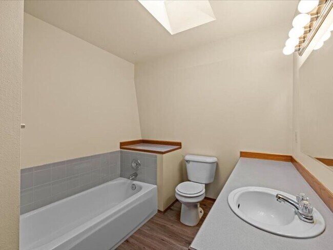 Building Photo - 400 S Morain St