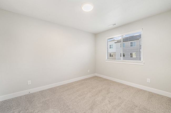 Building Photo - Bright & Modern 3-Bed Townhome in Prime Le...