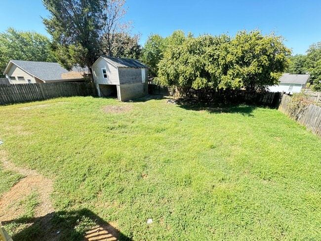 Building Photo - Newly REMODELED STONE HOUSE near downtown,...
