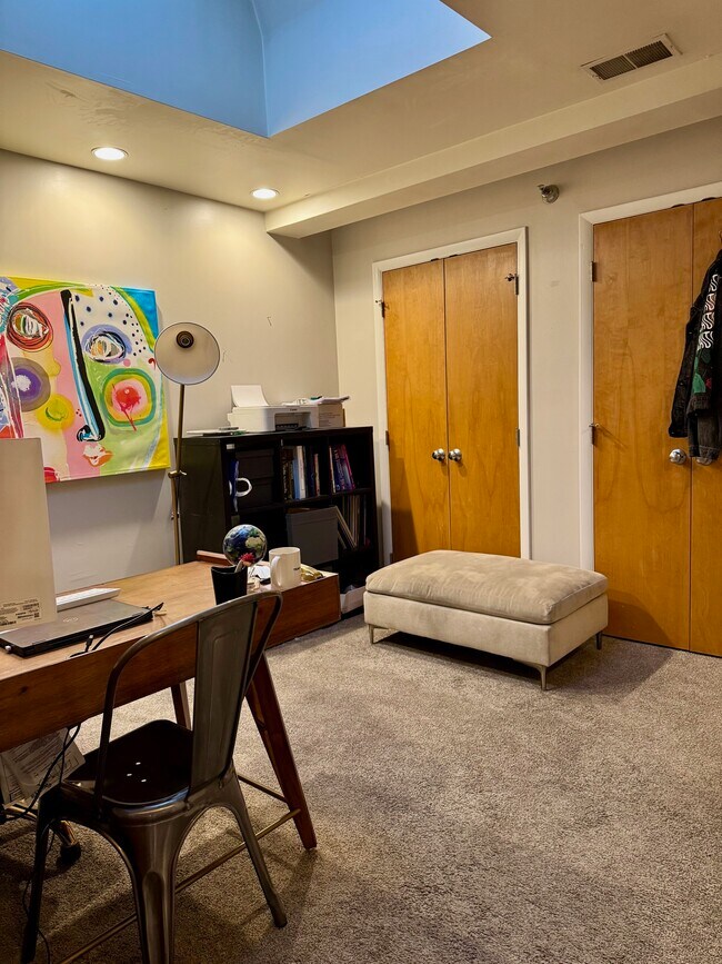 Building Photo - 1232 Sarah St