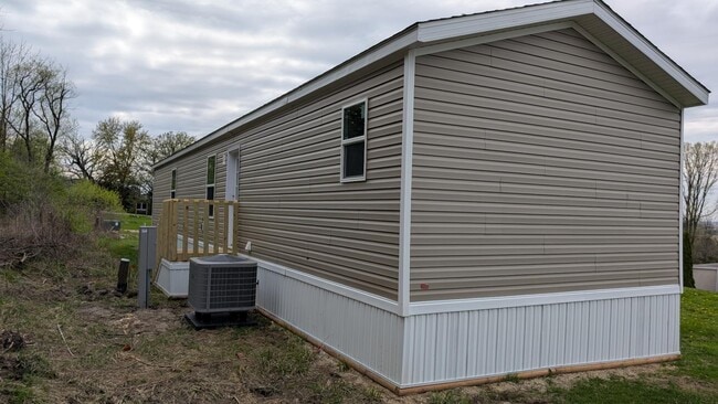 Building Photo - 15462 Lewis Rd