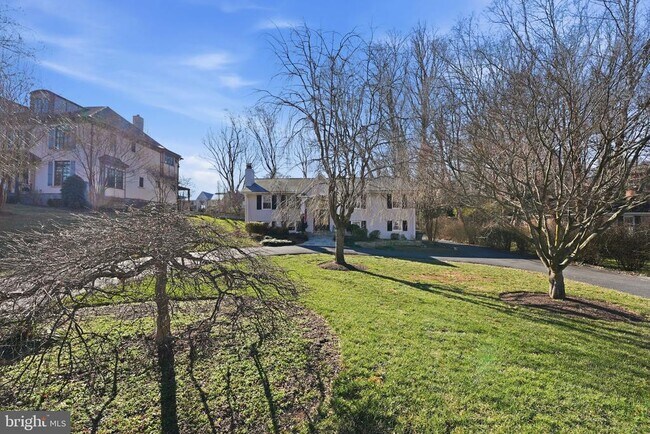 Building Photo - 7001 Arbor Ln