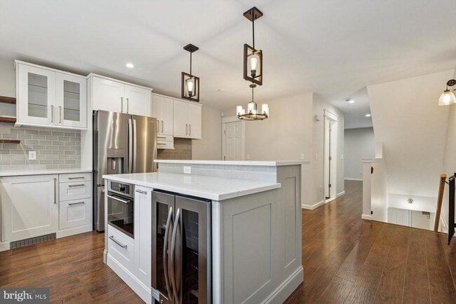 Building Photo - 284 Parker Ave