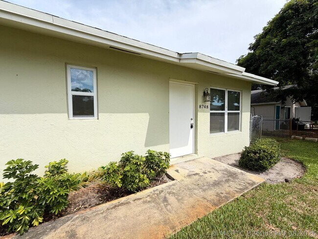 Building Photo - 8748 Sunset Dr