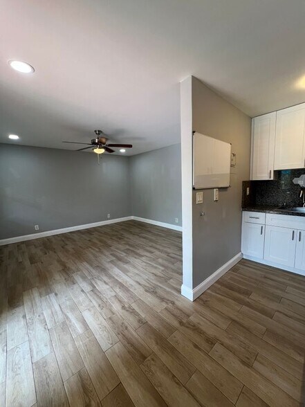 Building Photo - 2016 NE 17th Ct