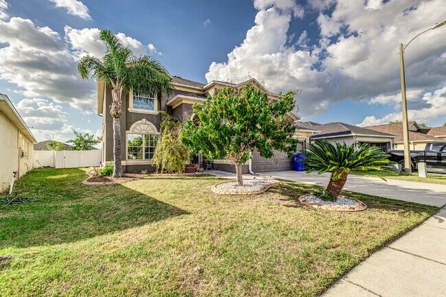 Building Photo - Beautiful 5 Bedroom Two-Story Home for Rent
