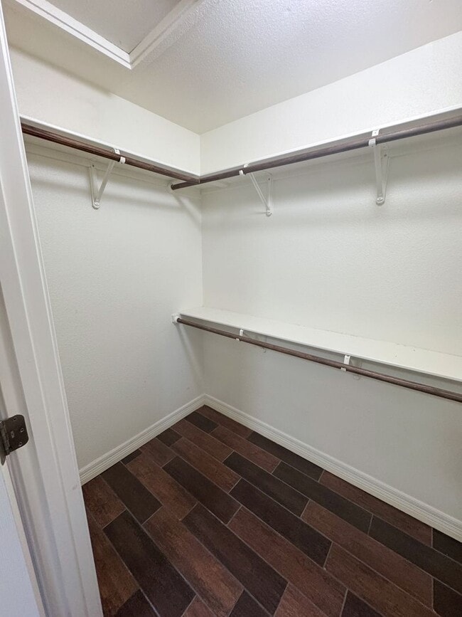 Building Photo - 310 W Pineshadows Dr