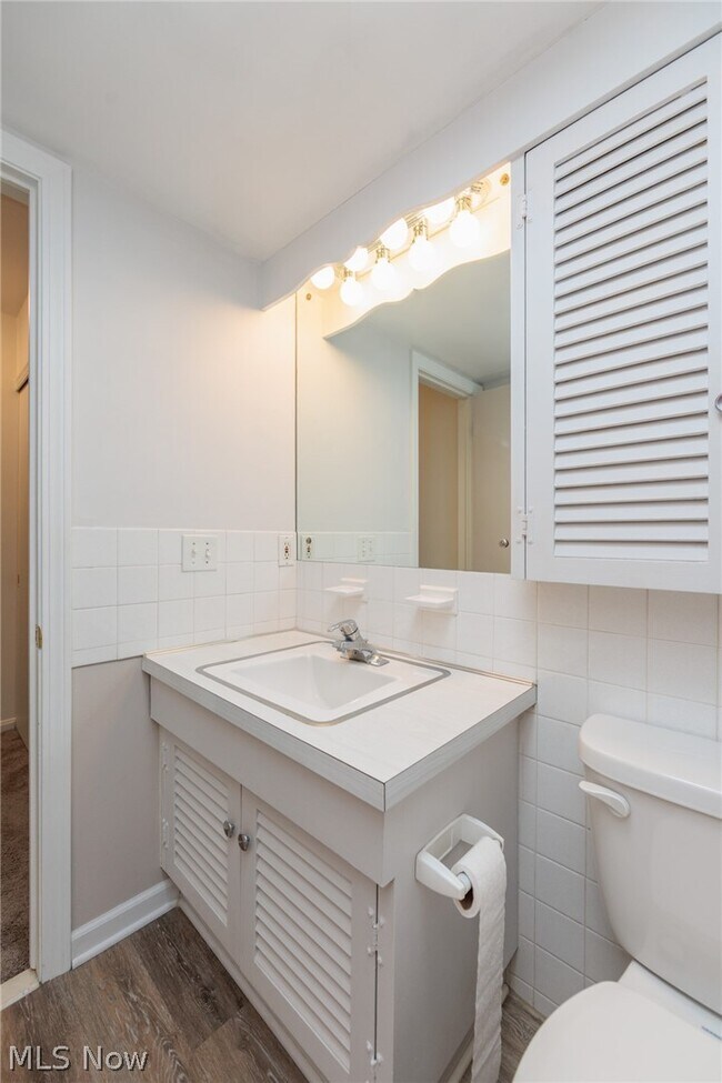 Building Photo - 7020 Carriage Hill Dr