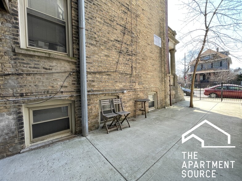 Building Photo - 2501 N Kimball Ave