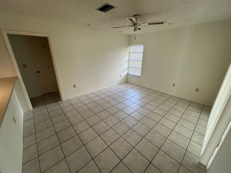 Building Photo - 1429 Dogwood Dr