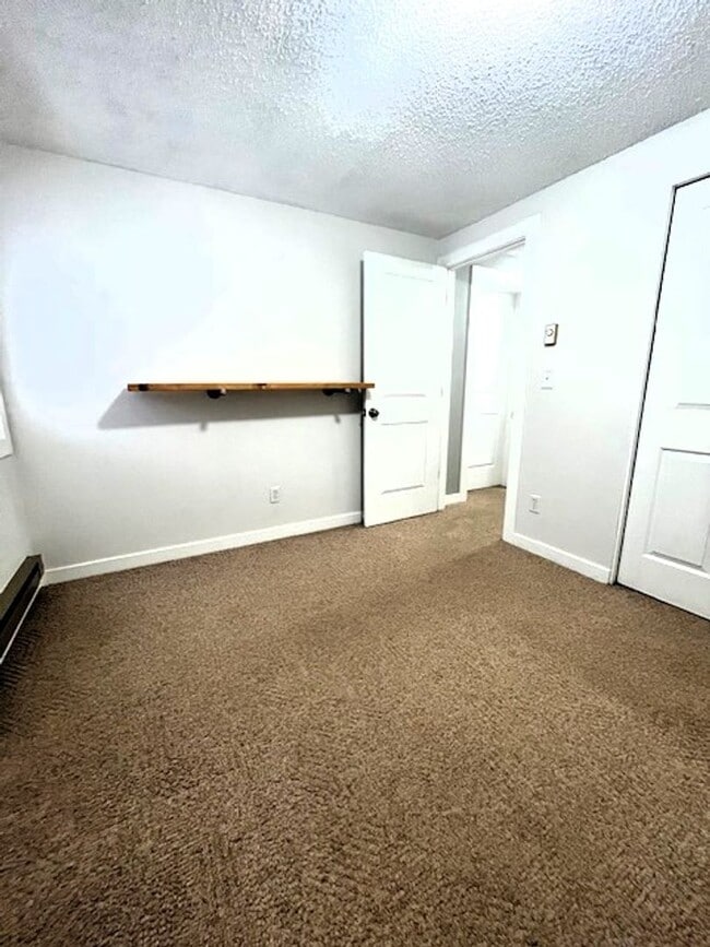 Building Photo - Long Term Rental- Creekside Condominiums #20C - UNFURNISHED