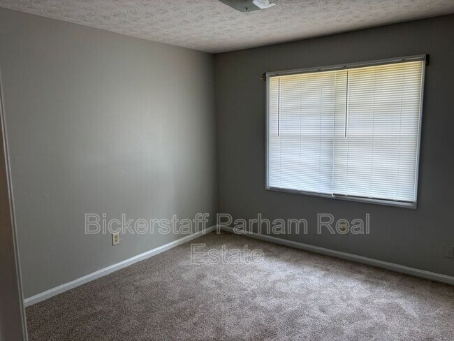 Building Photo - 6270 Stoneway Dr