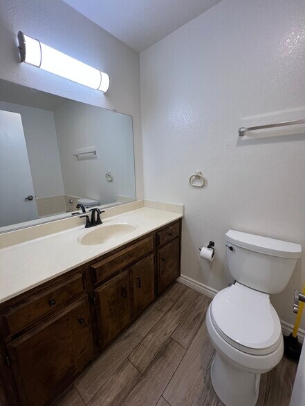 Hall bathroom - 9012 Cornwall Dr
