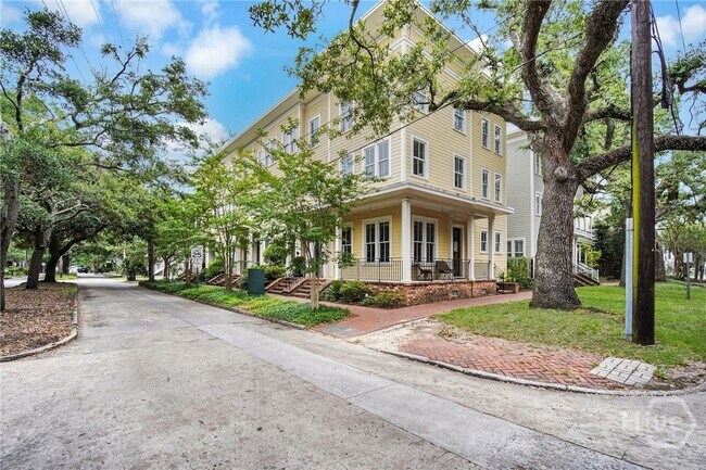 Building Photo - 718 Tattnall St