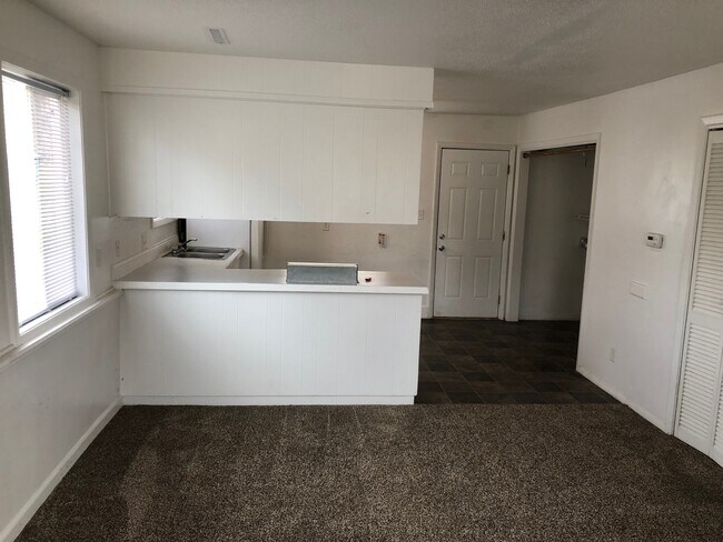 Building Photo - 4401 S Union St