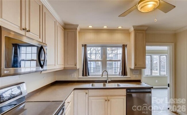 Building Photo - 418 Coolidge Ave